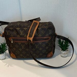Louis Vuitton Monogram Trocadero 
Unable to locate Date Code 
11” x 10” x 3”